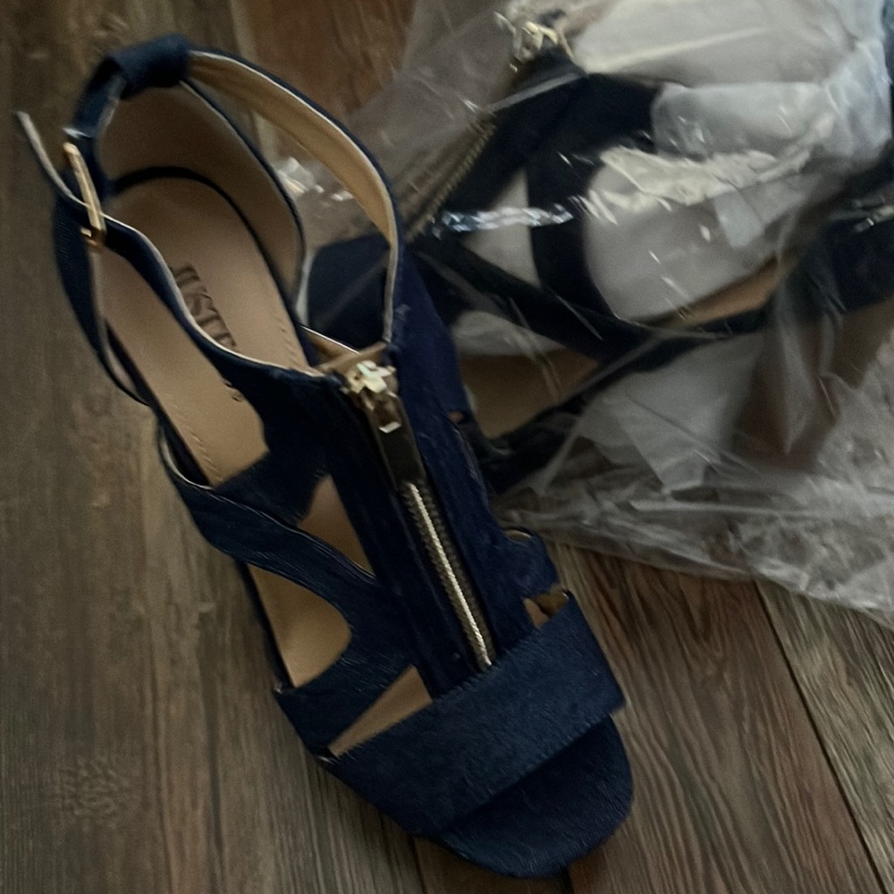 High heels blue with front zipper brand new haven’t been worn